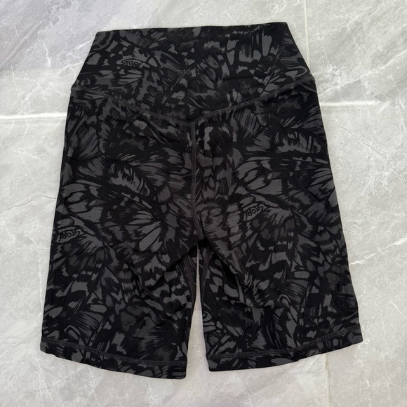 Women’s Stori Floral Patterned 7” Biker Shorts Workout Athletic Size 2 - Picture 7 of 15